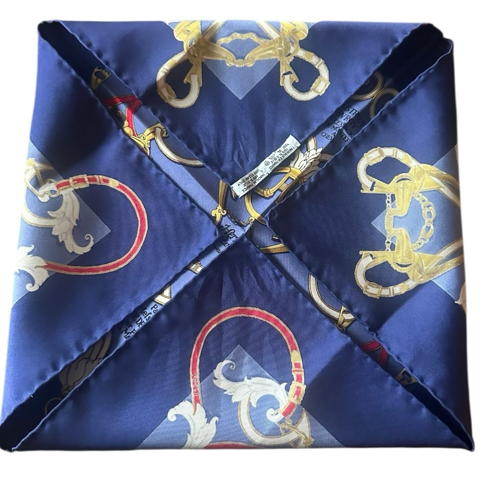Hermès Classic Blue 100% Silk Bandana Scarf 17x17 “L’Instrvction Dv Roy” CLEAN - Picture 6 of 9